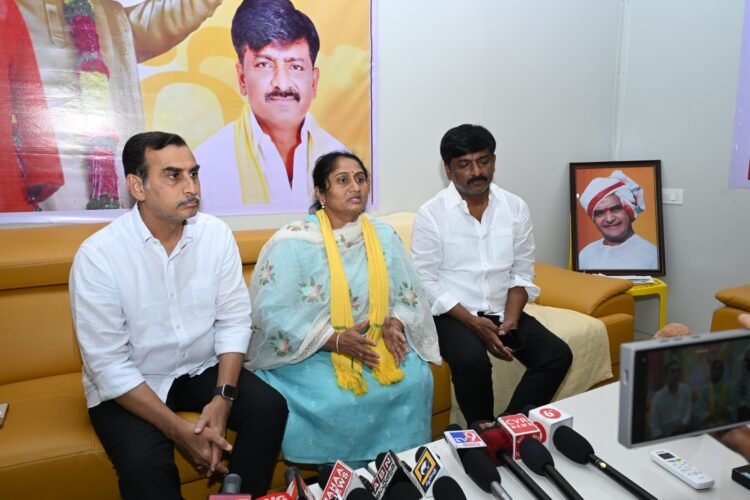 Hello Telugu - Minister Savitha Shocking Comments