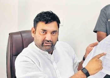 Hello Telugu - TPCC Chief Strong Warning