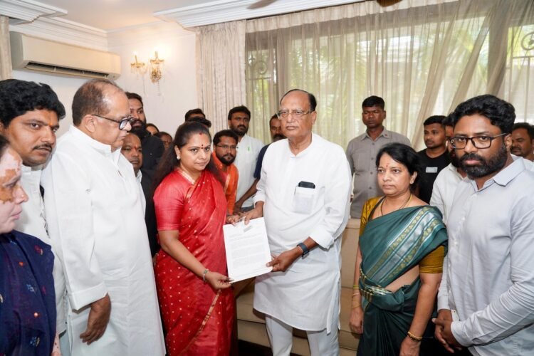 Hello Telugu - MLC Kavitha Warning to Mallanna