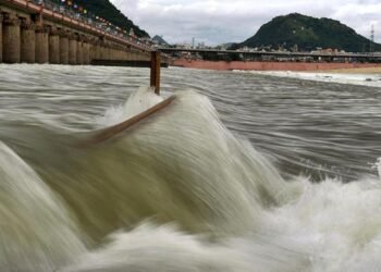 Hello Telugu - Prakasam Barrage Huge Water Flow