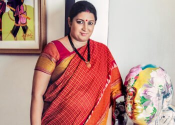 Hello Telugu - Ex Minister Smriti Irani Shocking