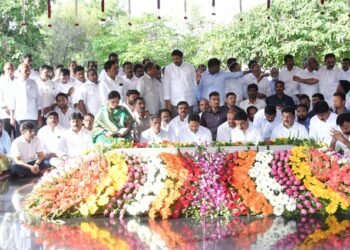 Hello Telugu - YSR Death Anniversary-YS Jagan