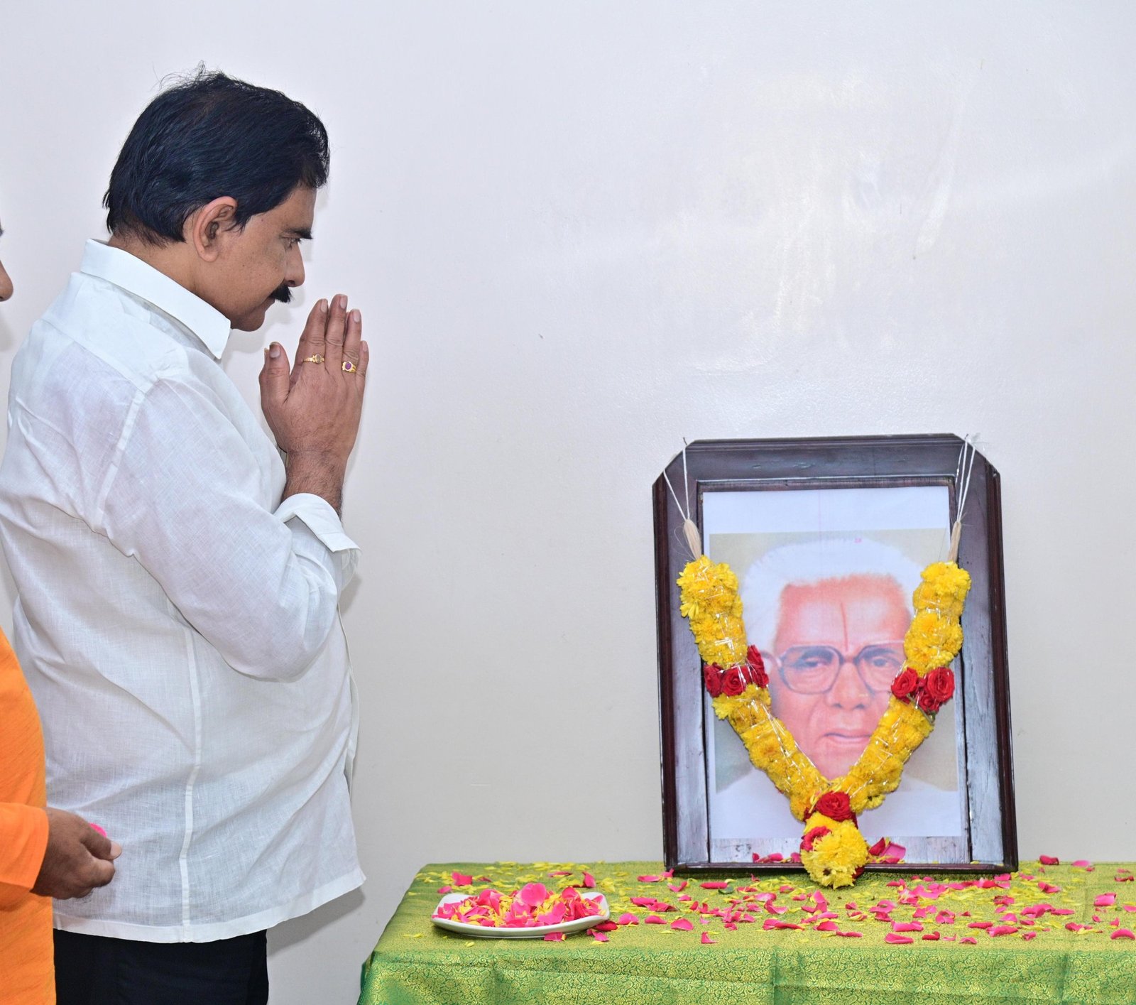 Hello Telugu - Devineni Uma Interesting Comments