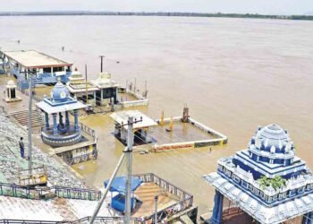 Hello Telugu - Godavari Floods - Danger Warning
