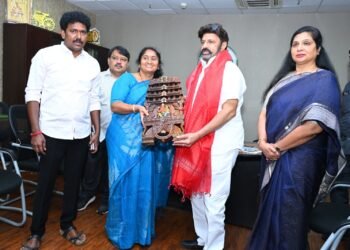 Hello Telugu - Minister Savitha Strong Focus