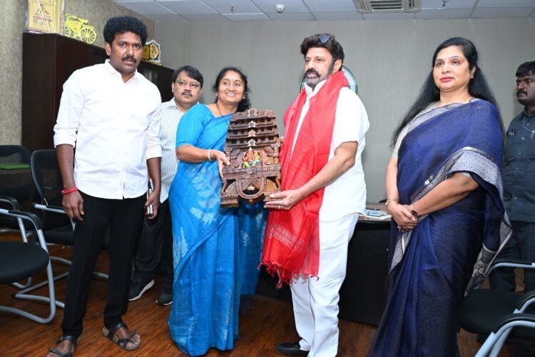 Hello Telugu - Minister Savitha Strong Focus