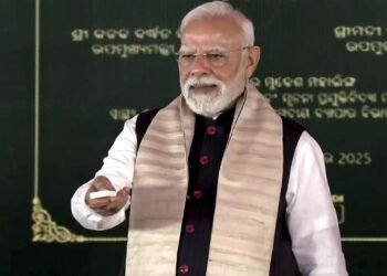 Hello Telugu - PM Modi Fired on Congress