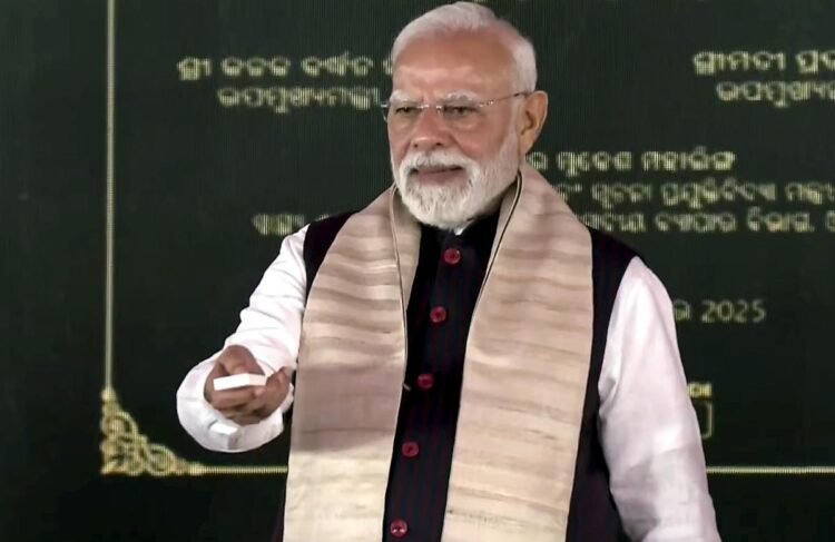 Hello Telugu - PM Modi Fired on Congress