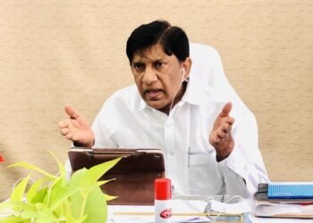 Hello Telugu - Ex MP Vinod Fired on Minister Uttam