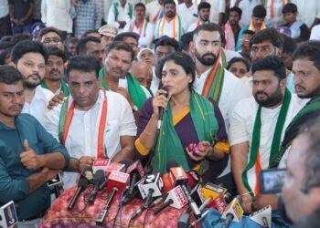 Hello Telugu - YS Sharmila Shocking Comments