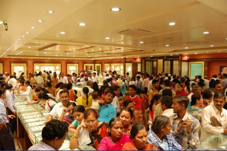 Hello Telugu - Gold Shops - Huge Crowd