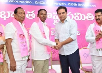 Hello Telugu - KTR Fired on Congress