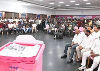 Hello Telugu - KTR Fired on Congress