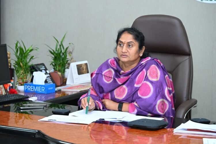 Hello Telugu - Minister Savitha Clear Orders