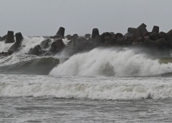 Hello Telugu - Montha Cyclone Sensational