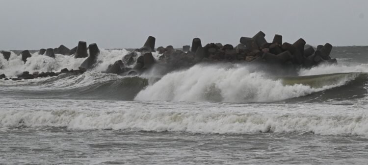 Hello Telugu - Montha Cyclone Sensational