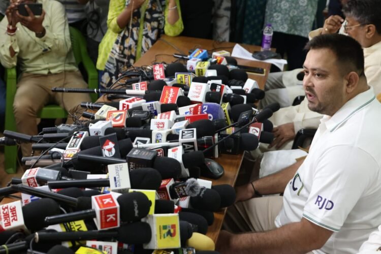 Hello Telugu - Tejashwi Yadav Sensational Comments