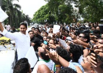 Hello Telugu - YS Jagan Challenge - Steel Plant