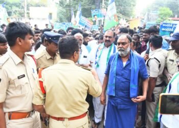 Hello Telugu - YSRCP Fired on AP Govt