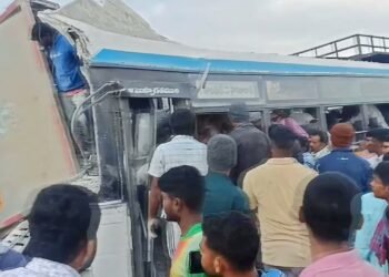 Hello Telugu - Rangareddy A Major Road Accident Shocking