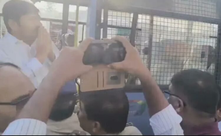 Hello Telugu - Ex Minister Fired on Jogi Ramesh Arrest