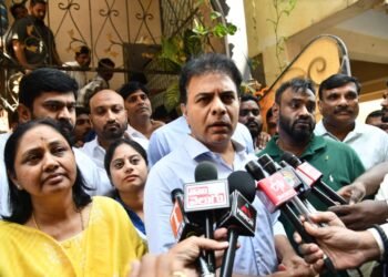 Hello Telugu - KTR Fired on Congress