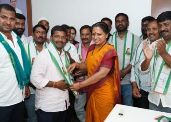 Hello Telugu - K Kavitha Fired on Congress Govt