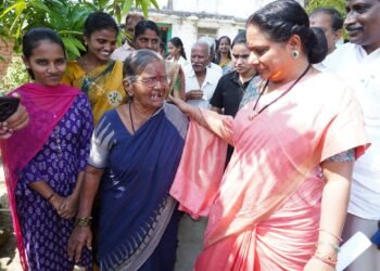 Hello Telugu - K Kavitha Shocking Comments Handloom Workers