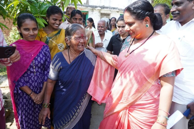 Hello Telugu - K Kavitha Shocking Comments Handloom Workers