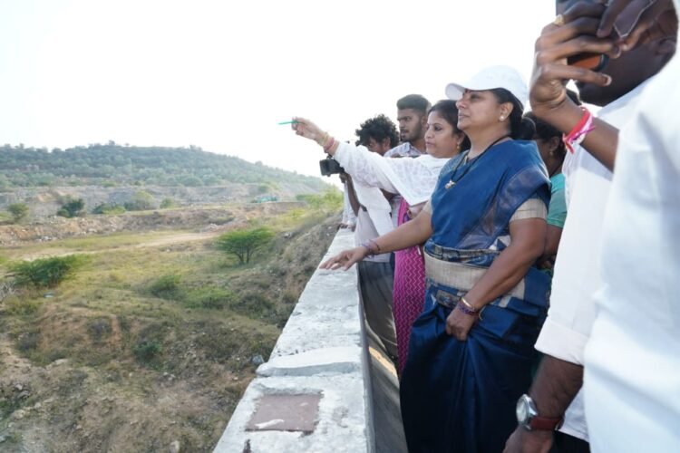 Hello Telugu - Kavitha Fired on Congress