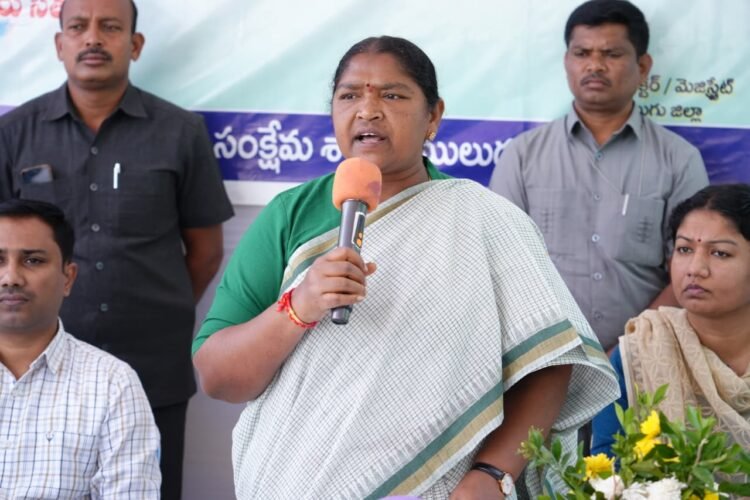 Hello Telugu - Minister Seethakka Shocking Comments