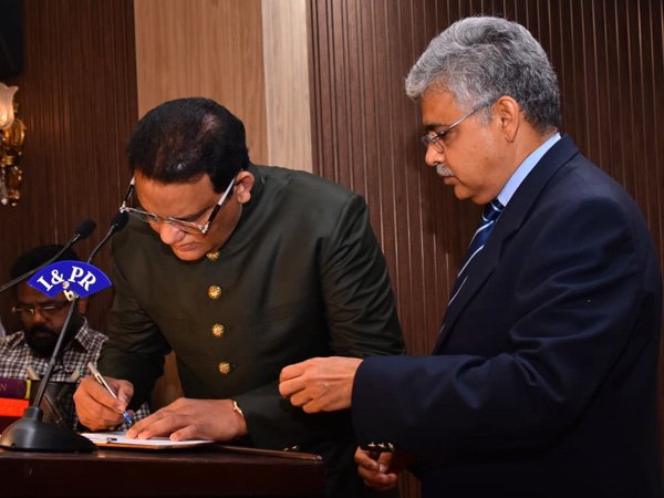 Hello Telugu - Minister Azharuddin Interesting Update