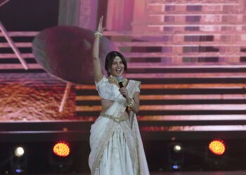 Hello Telugu - Popular Actress Priyanka Chopra