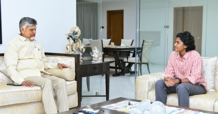 Hello Telugu - Cricketer Sri Charani Important Meet