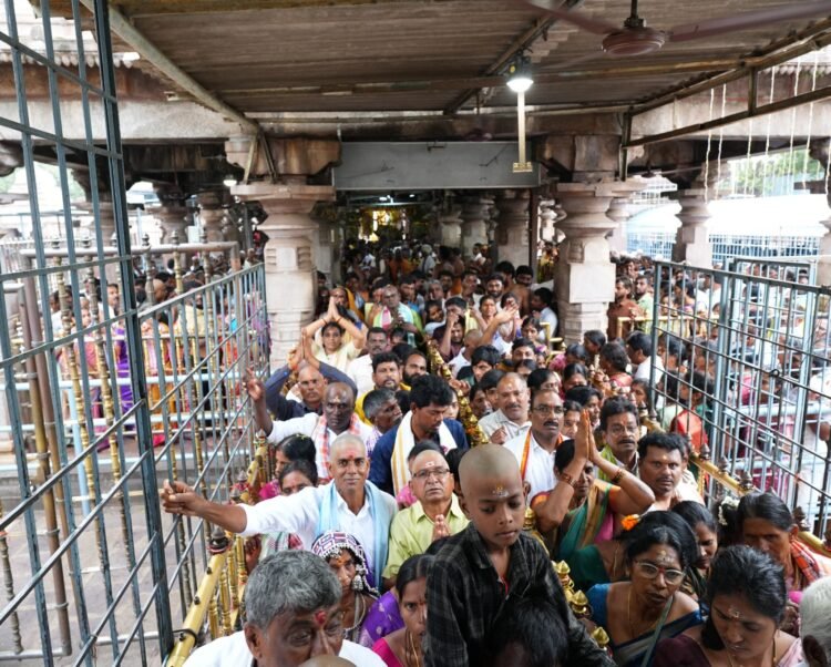 Hello Telugu - Huge Devotees Flow in Srisailam