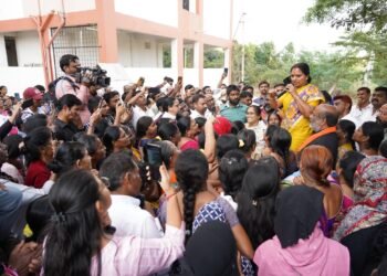 helloteelugu-MLCKavitha