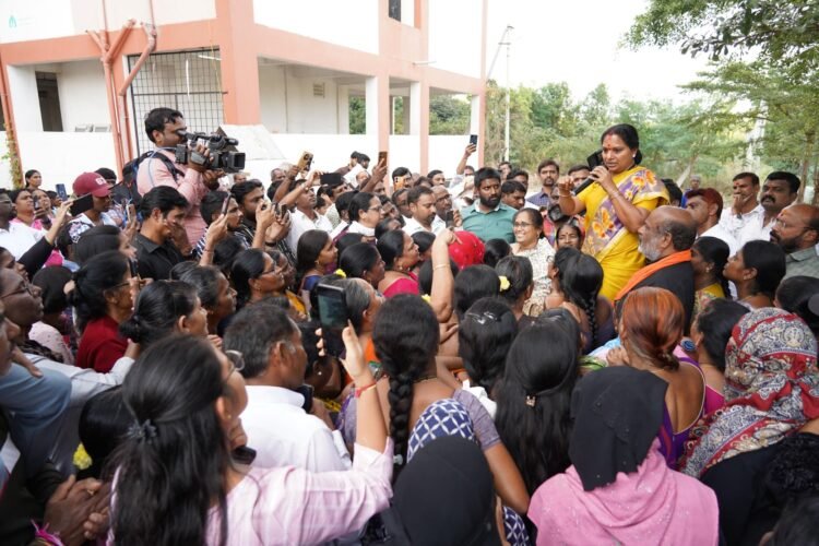 helloteelugu-MLCKavitha