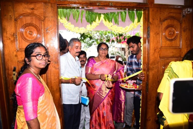 hellotelugu-MinisterSavitha