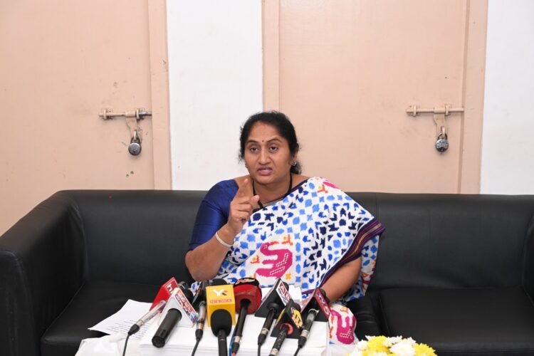 hellotelugu-MinisterSavitha