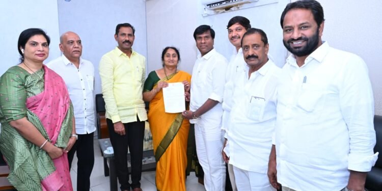 hellotelugu-MinisterSavitha