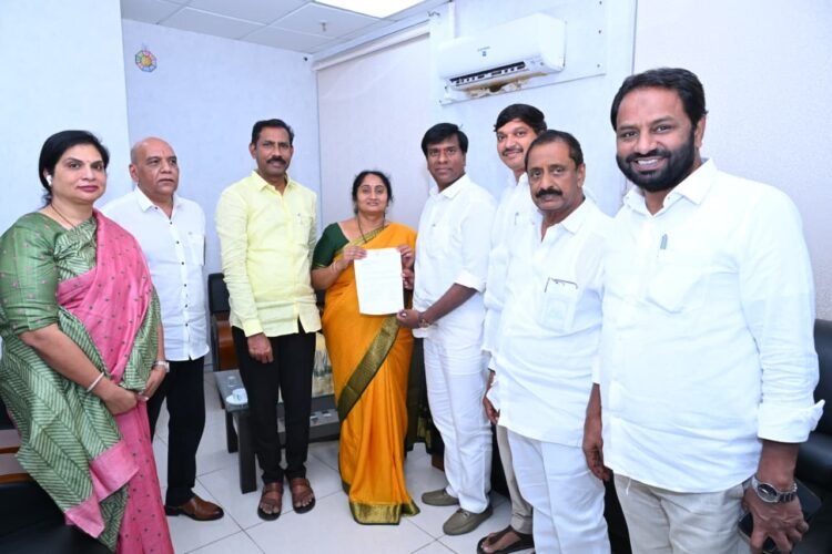 hellotelugu-MinisterSavitha