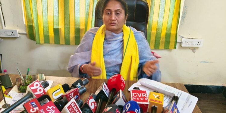hellotelugu-MinisterSavitha