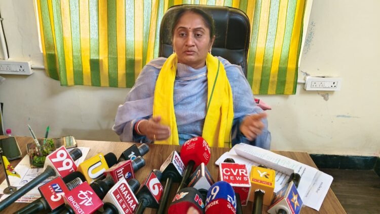 hellotelugu-MinisterSavitha