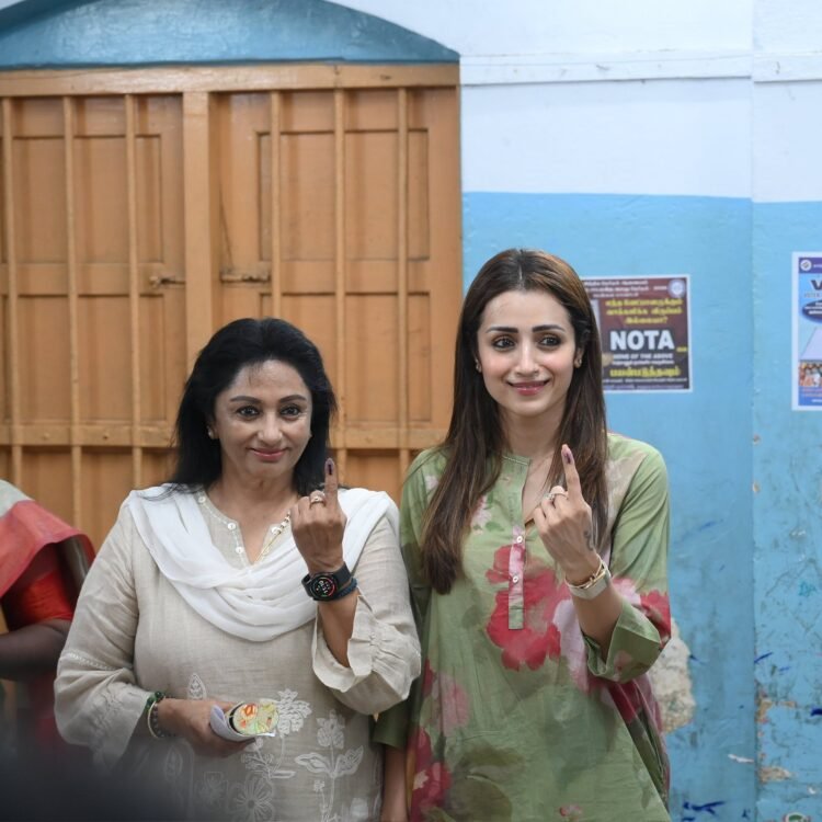 hellotelugu-TrishaKrishnan