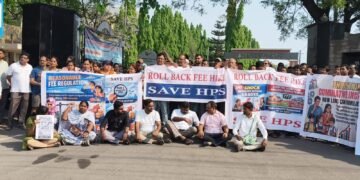 tHelloTelugu-ParentsProtest