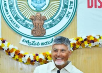 ఏపీ సీఎం చంద్రబాబు ప‌నితీరుకు క‌లెక్ట‌ర్లు ఫిదా