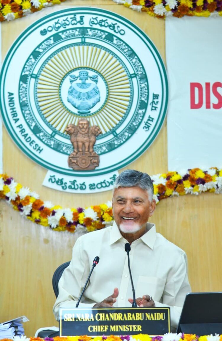 ఏపీ సీఎం చంద్రబాబు ప‌నితీరుకు క‌లెక్ట‌ర్లు ఫిదా