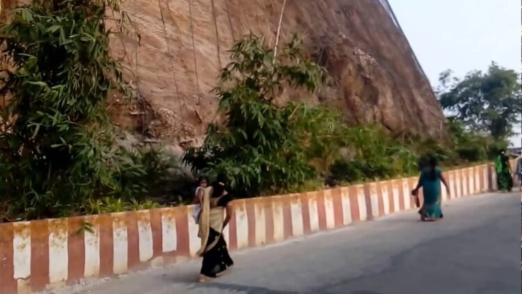 hellotelugu-IndrakeeladriGhatRooad