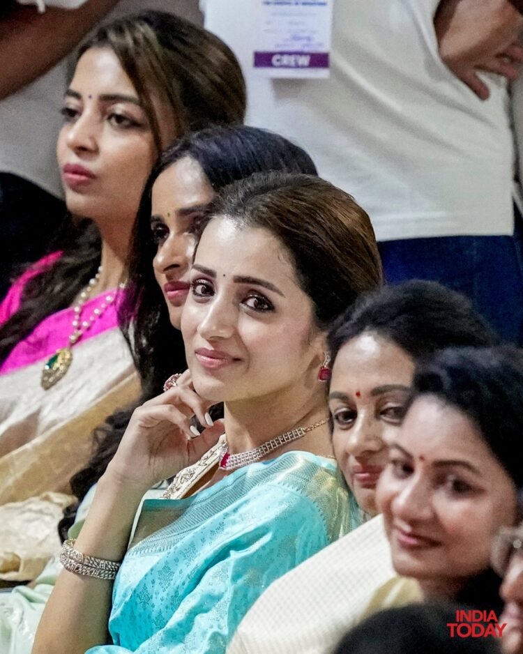 hellotelugu-TrishaKrishnan