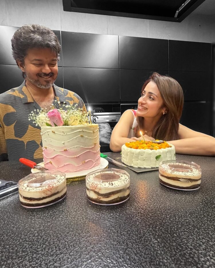 hellotelugu-TrishaKrishnan